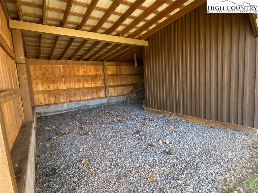 Image number 17 for the current listing
