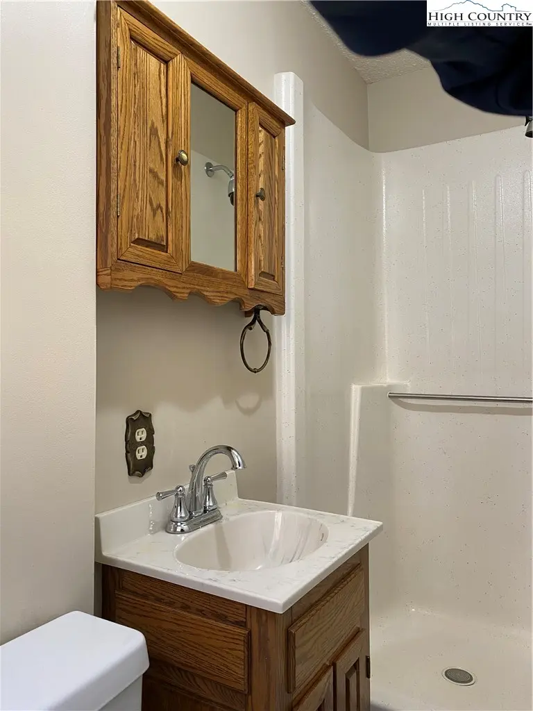 Image number 9 for the current listing