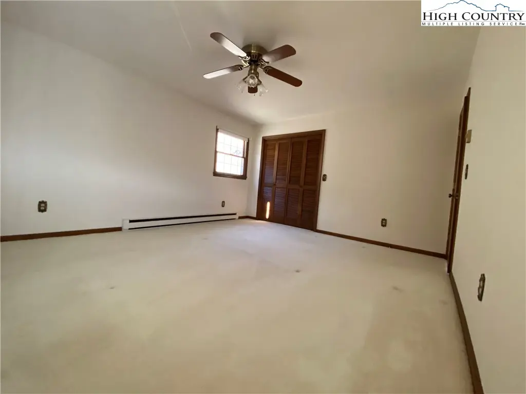 Image number 3 for the current listing