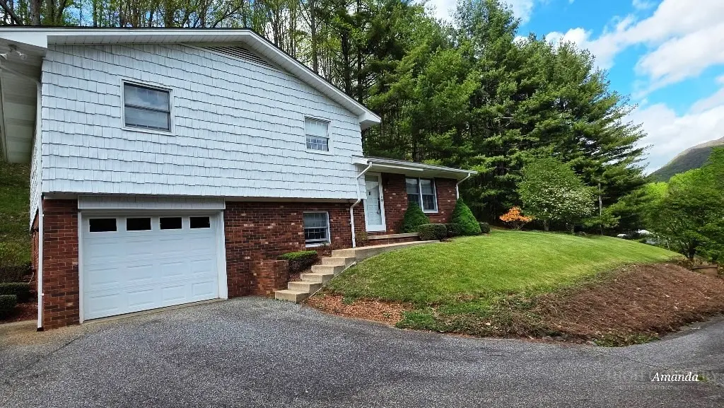 Image number 1 for the current listing