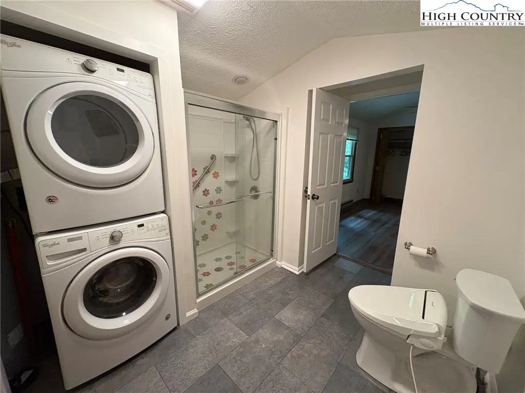 Image number 1 for the current listing
