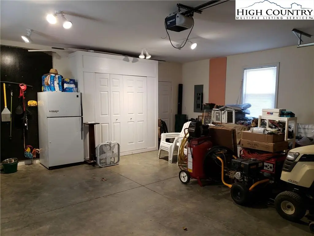 Image number 3 for the current listing