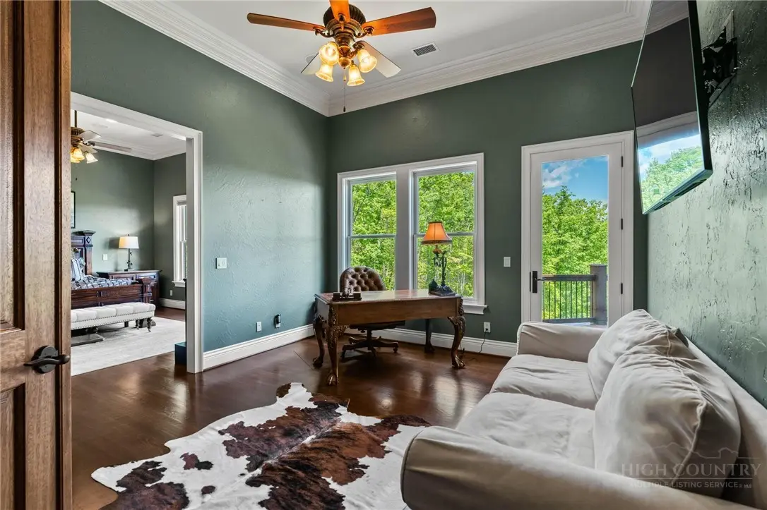 Image number 3 for the current listing