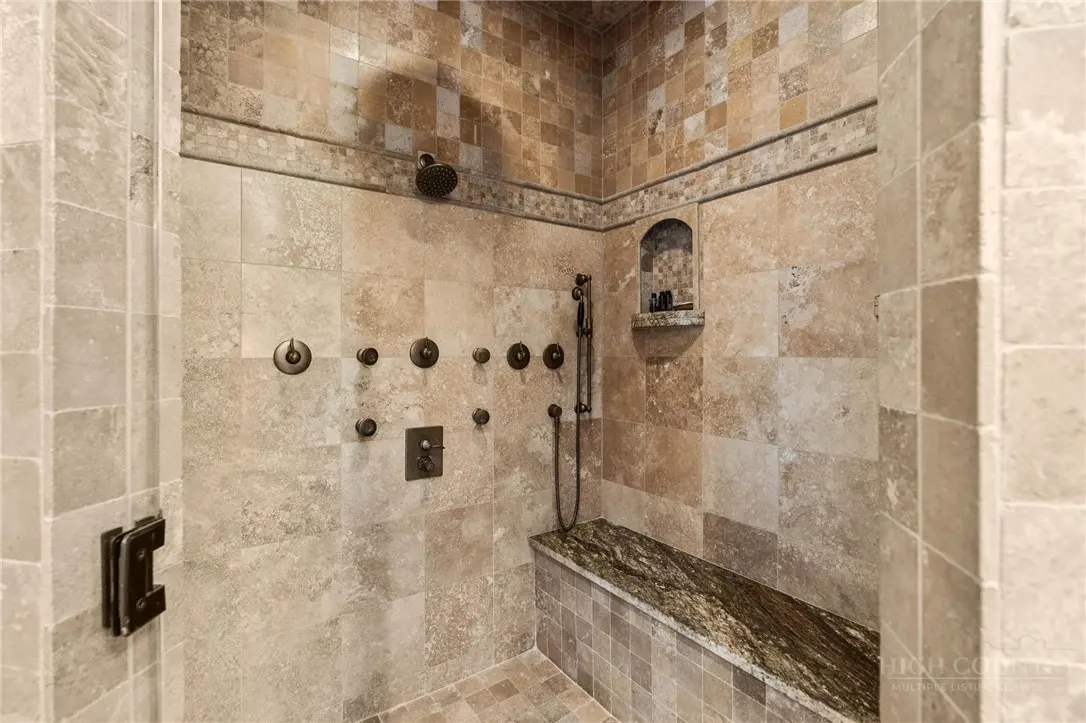 Image number 8 for the current listing