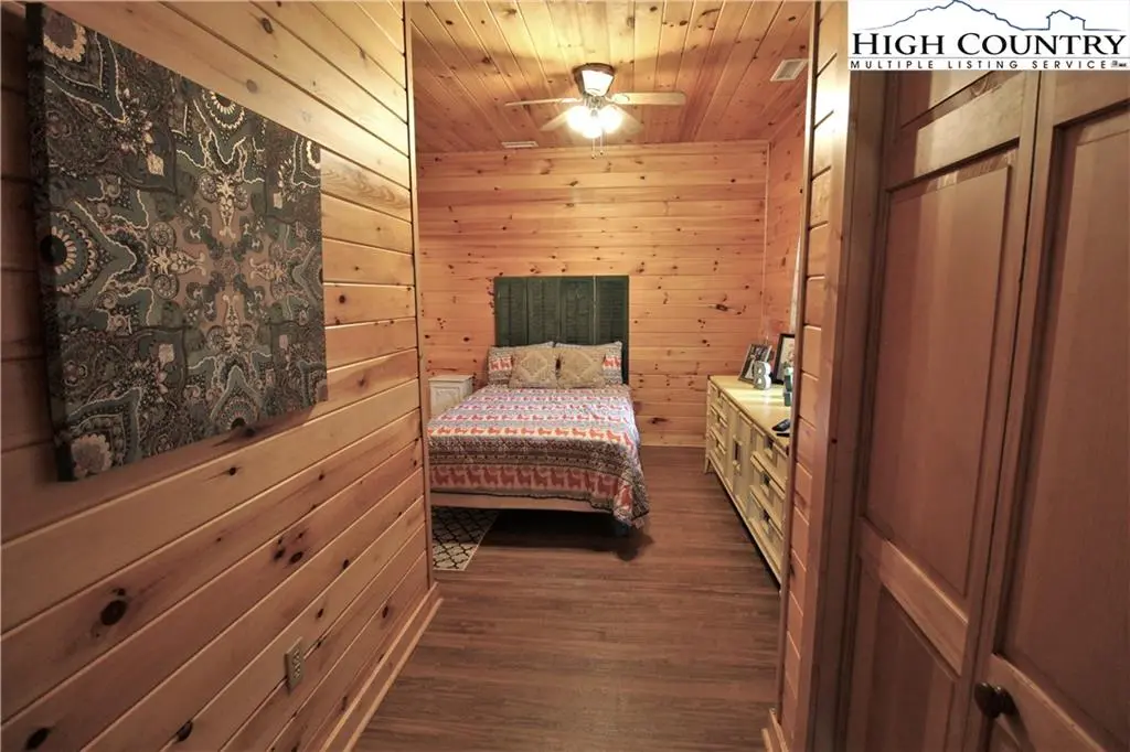 Image number 12 for the current listing