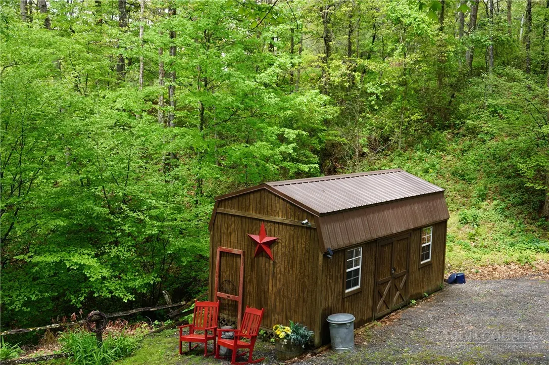 Image number 7 for the current listing