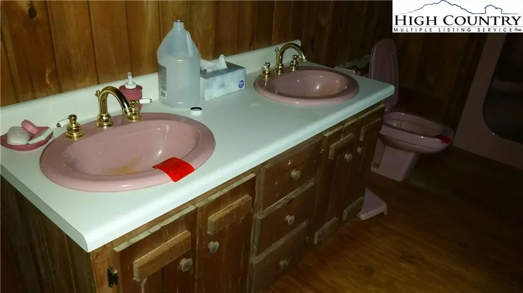 Image number 14 for the current listing