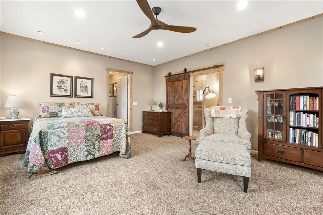 Image number 4 for the current listing