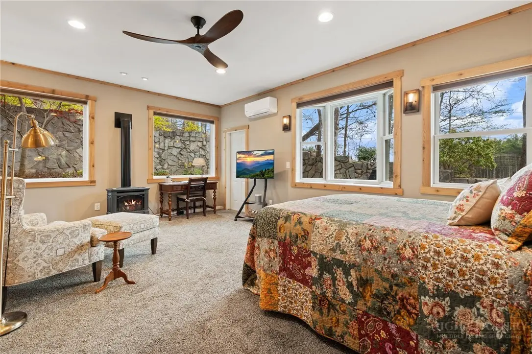 Image number 3 for the current listing