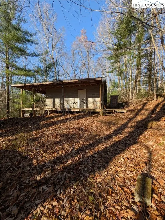 Image number 19 for the current listing