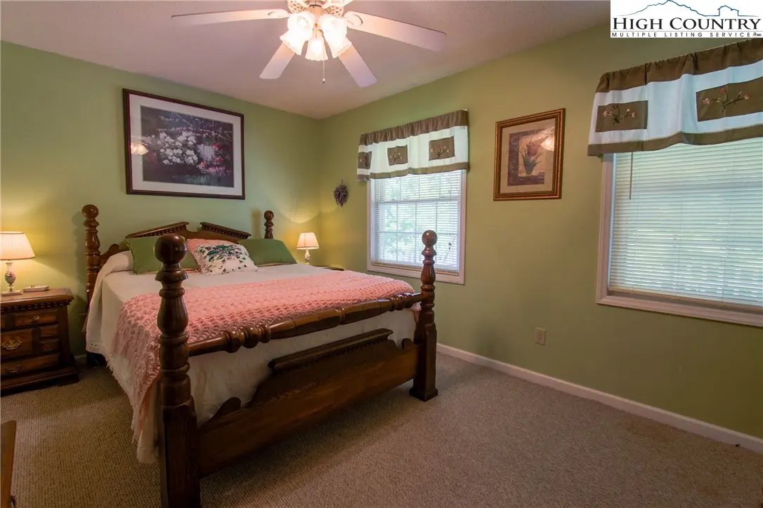 Image number 6 for the current listing