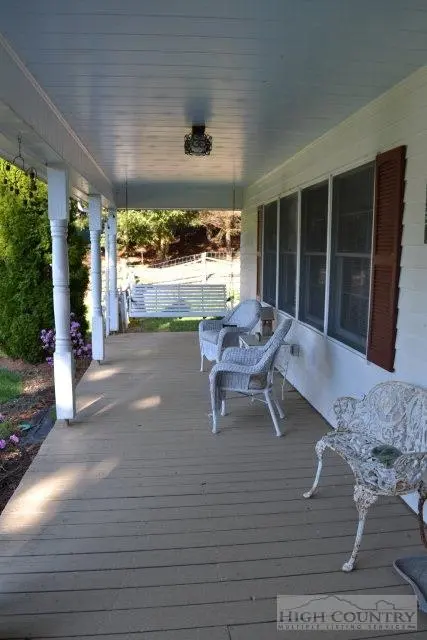 Image number 5 for the current listing