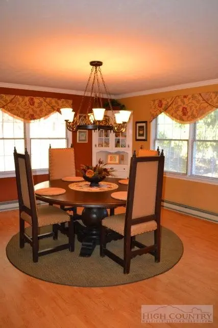 Image number 10 for the current listing