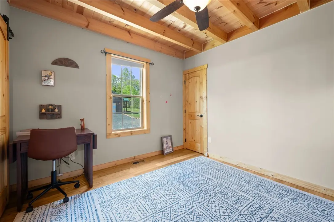 Image number 11 for the current listing