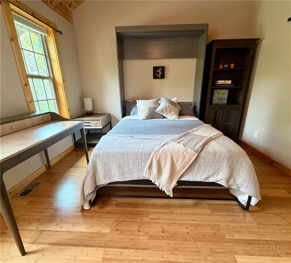 Image number 2 for the current listing