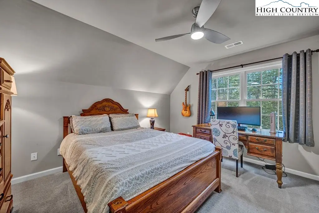 Image number 21 for the current listing