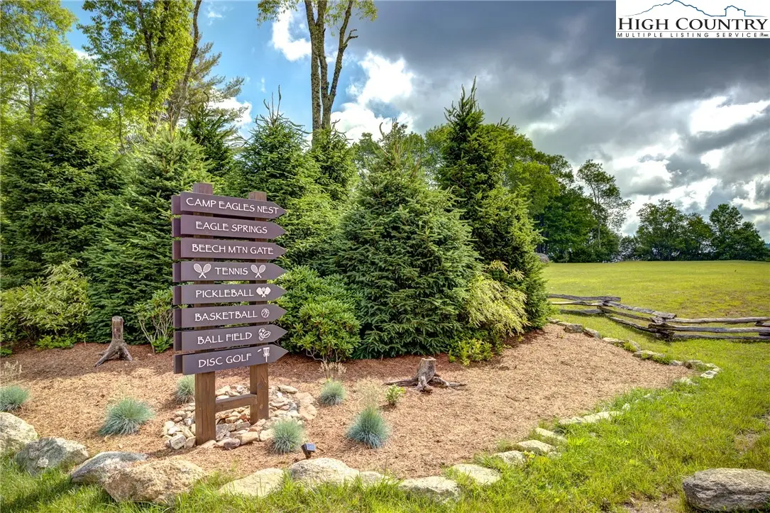 Image number 19 for the current listing