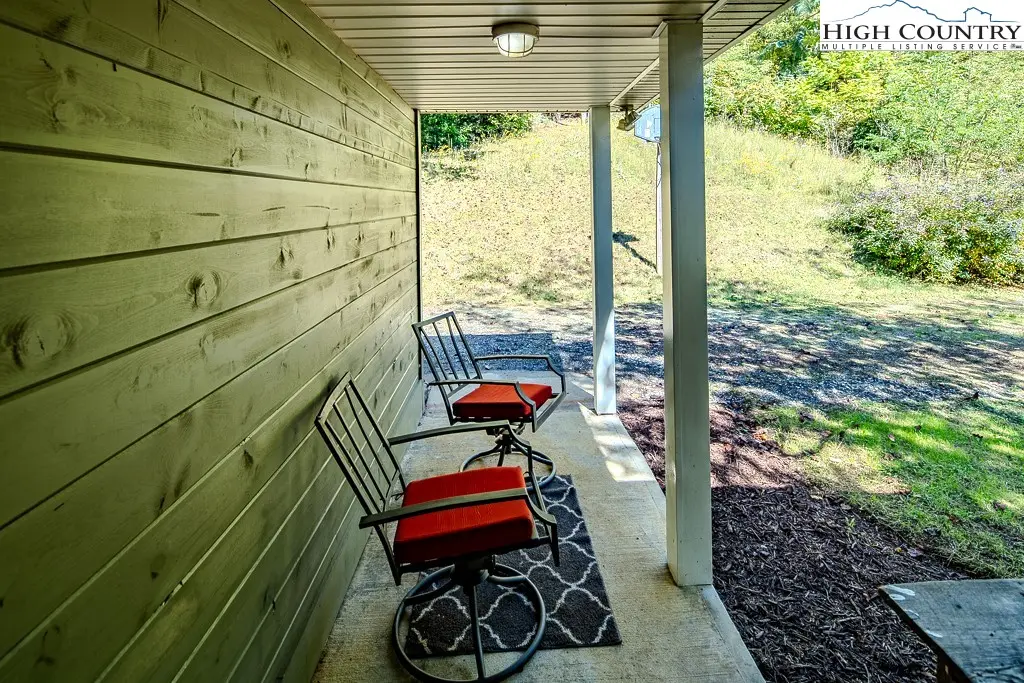 Image number 20 for the current listing