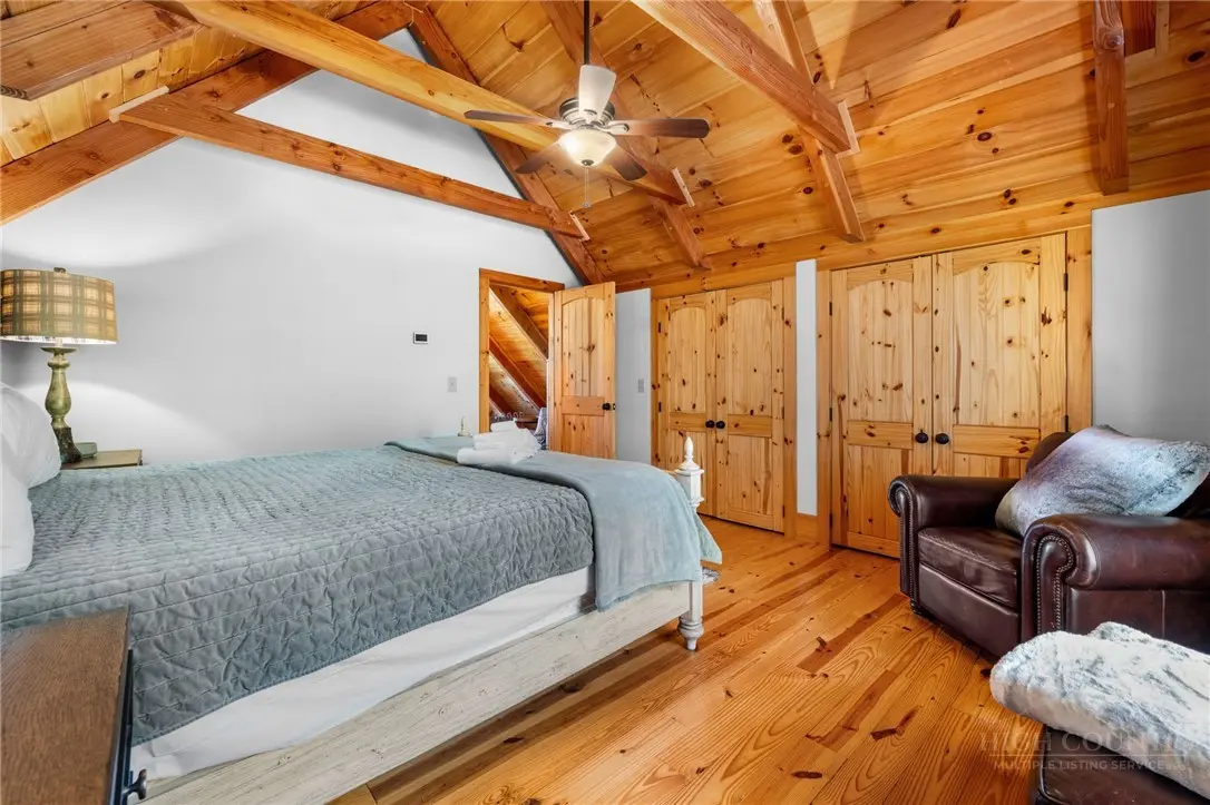 Image number 4 for the current listing