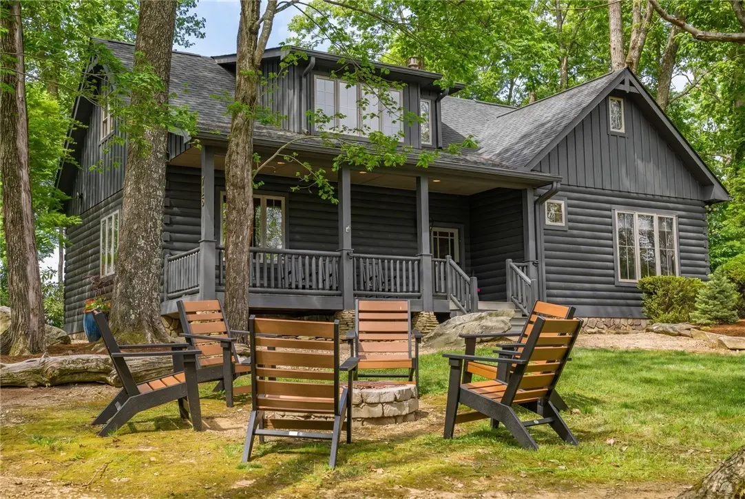 Image number 1 for the current listing