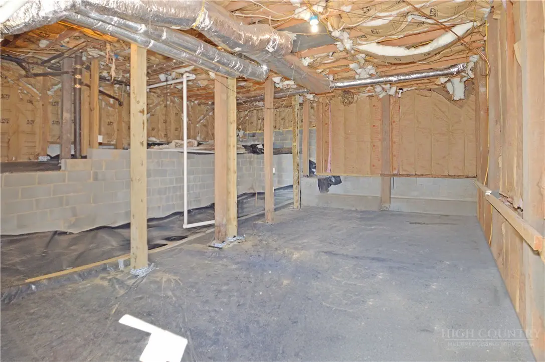 Image number 17 for the current listing