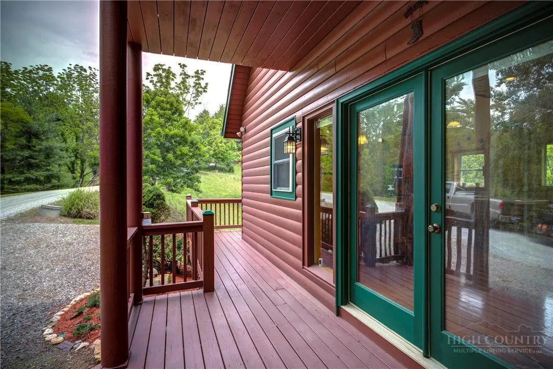 Image number 4 for the current listing