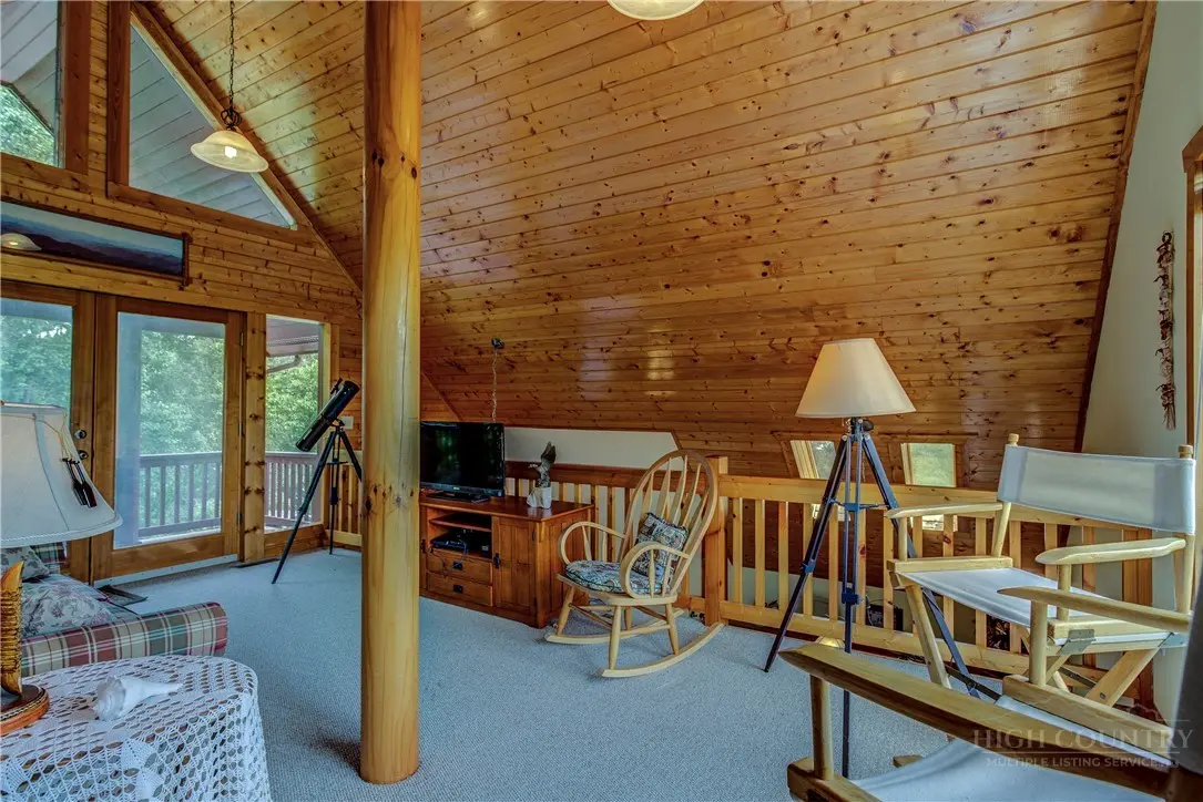 Image number 9 for the current listing