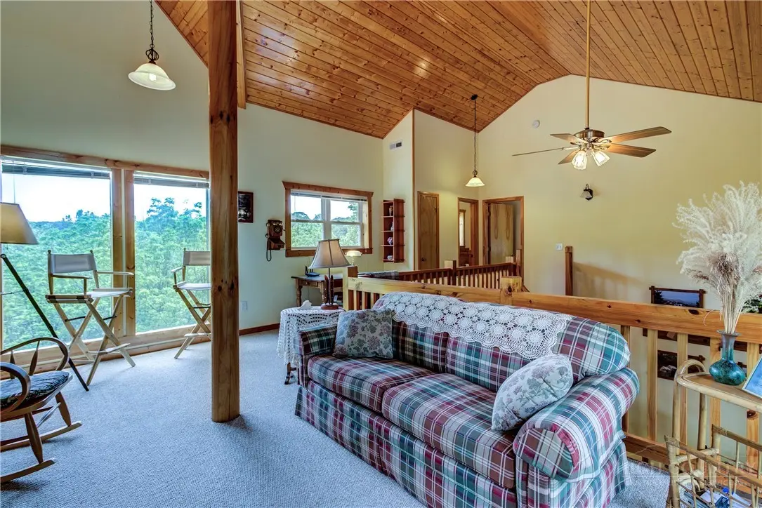 Image number 13 for the current listing