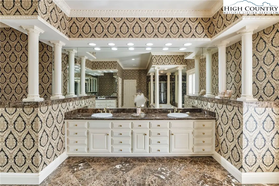 Image number 6 for the current listing