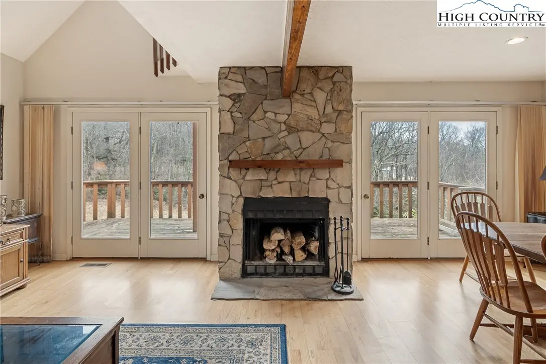 Image number 16 for the current listing
