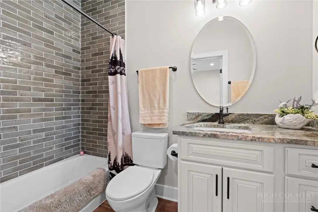 Image number 7 for the current listing