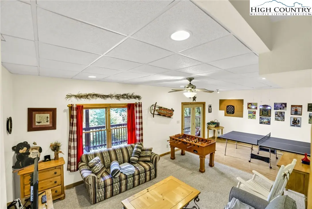 Image number 13 for the current listing
