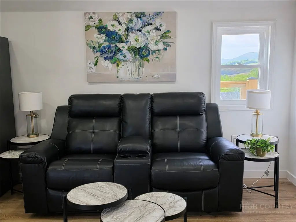 Image number 12 for the current listing