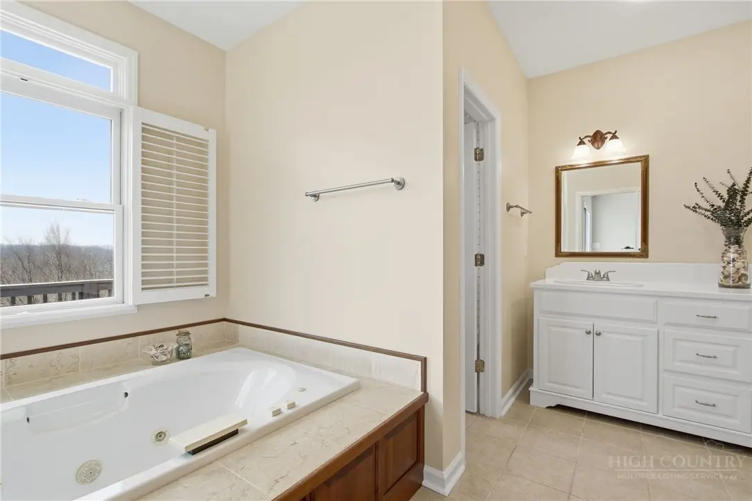 Image number 2 for the current listing