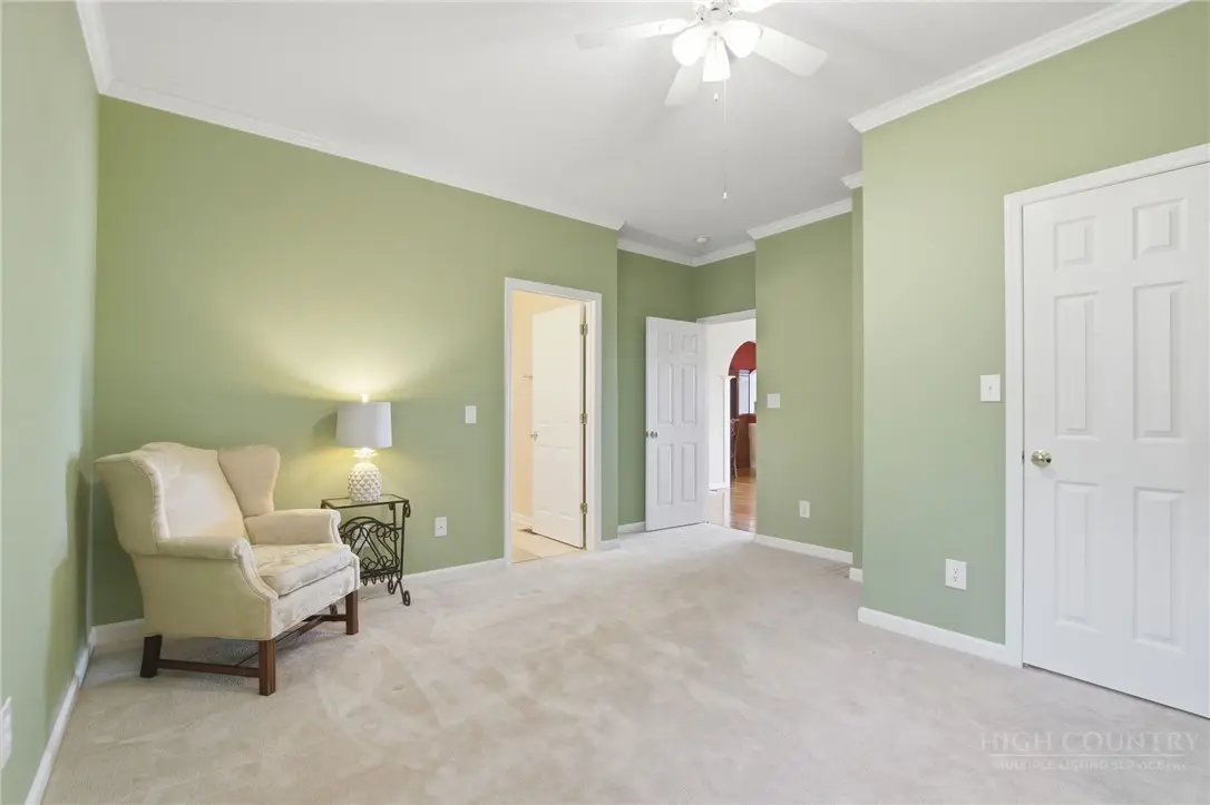 Image number 18 for the current listing