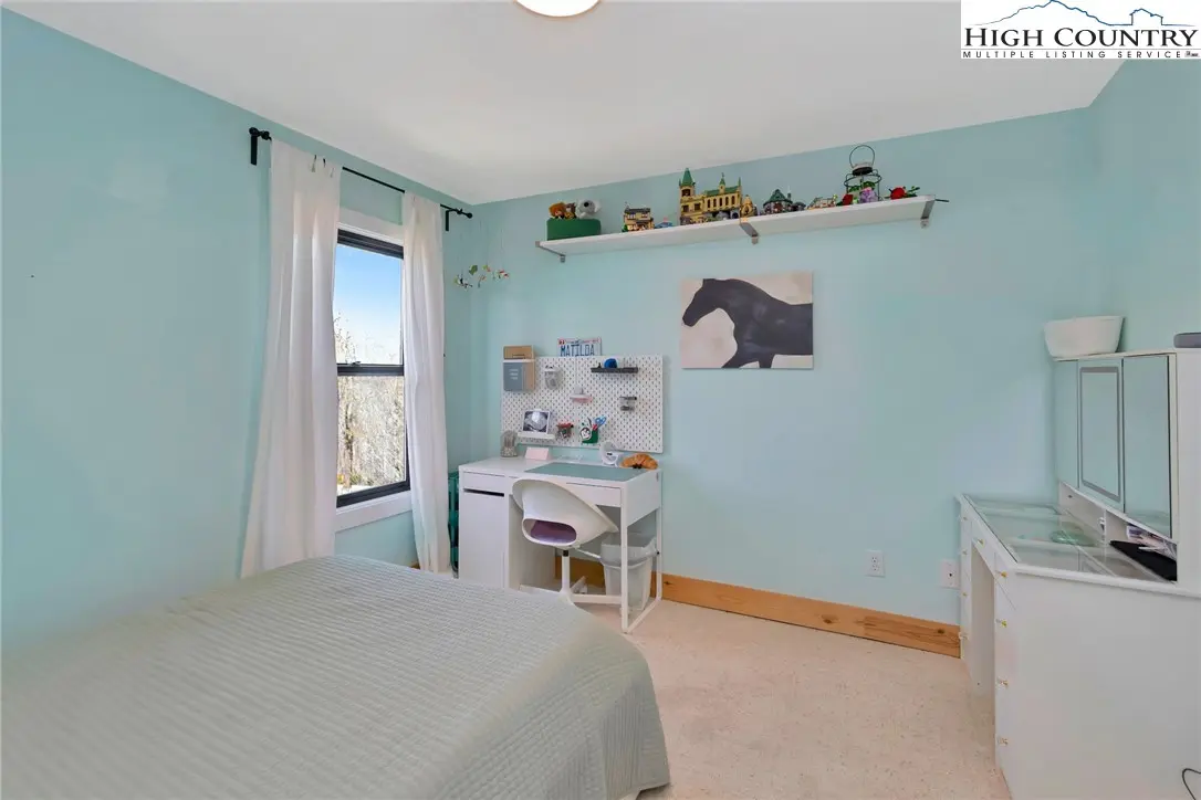 Image number 3 for the current listing