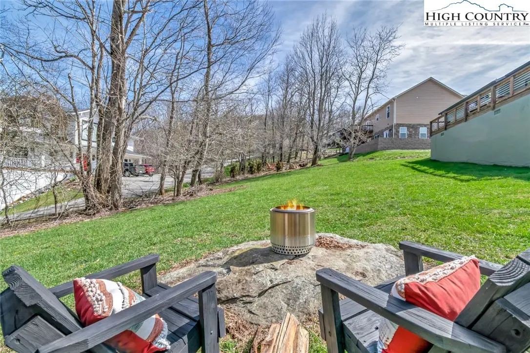 Image number 17 for the current listing