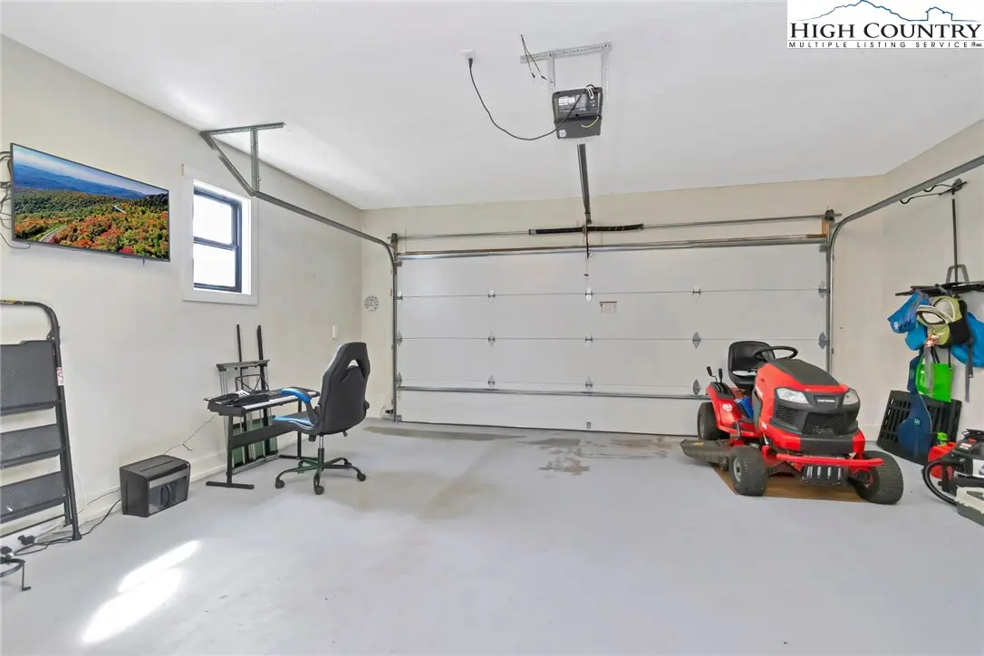 Image number 21 for the current listing