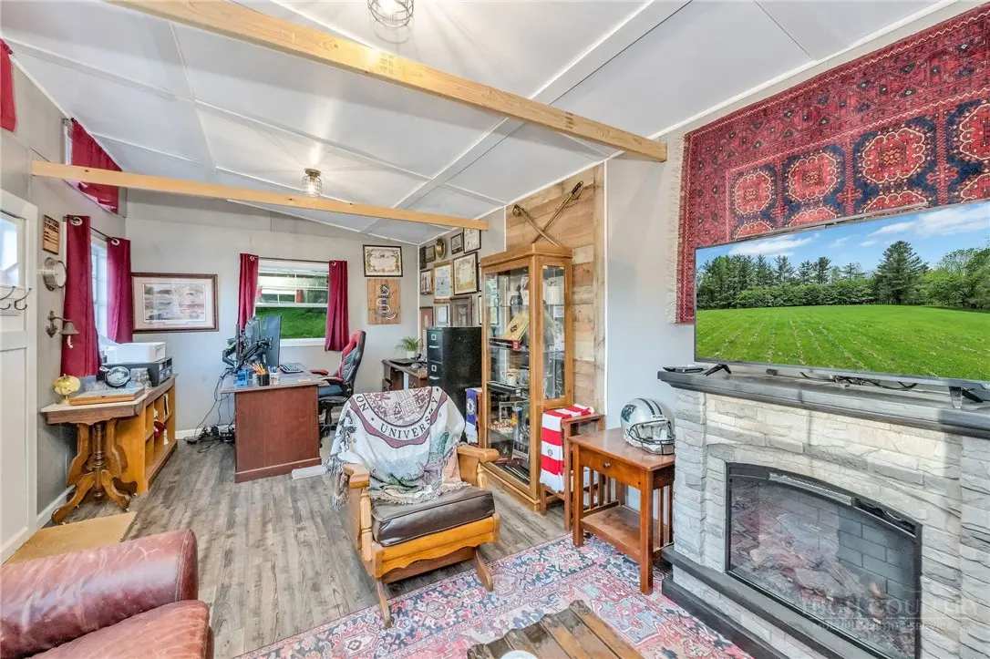 Image number 14 for the current listing
