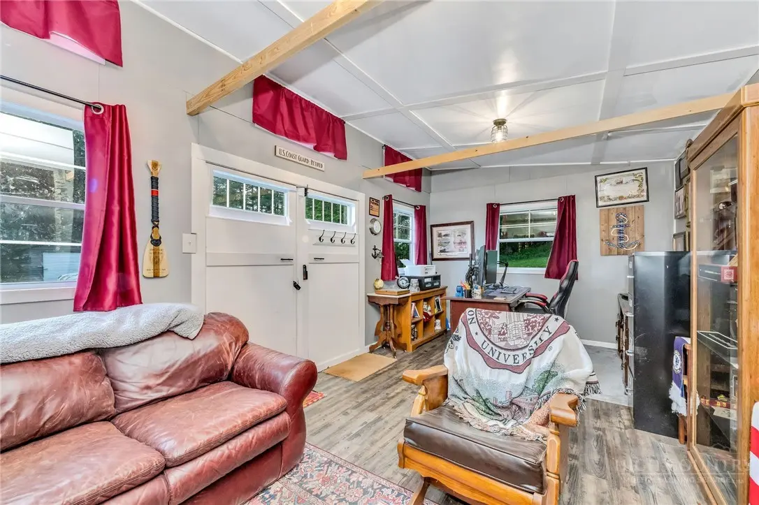 Image number 3 for the current listing