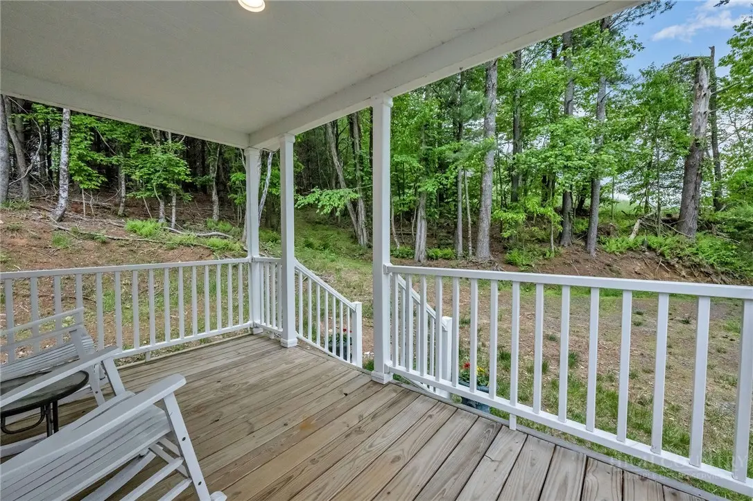 Image number 11 for the current listing
