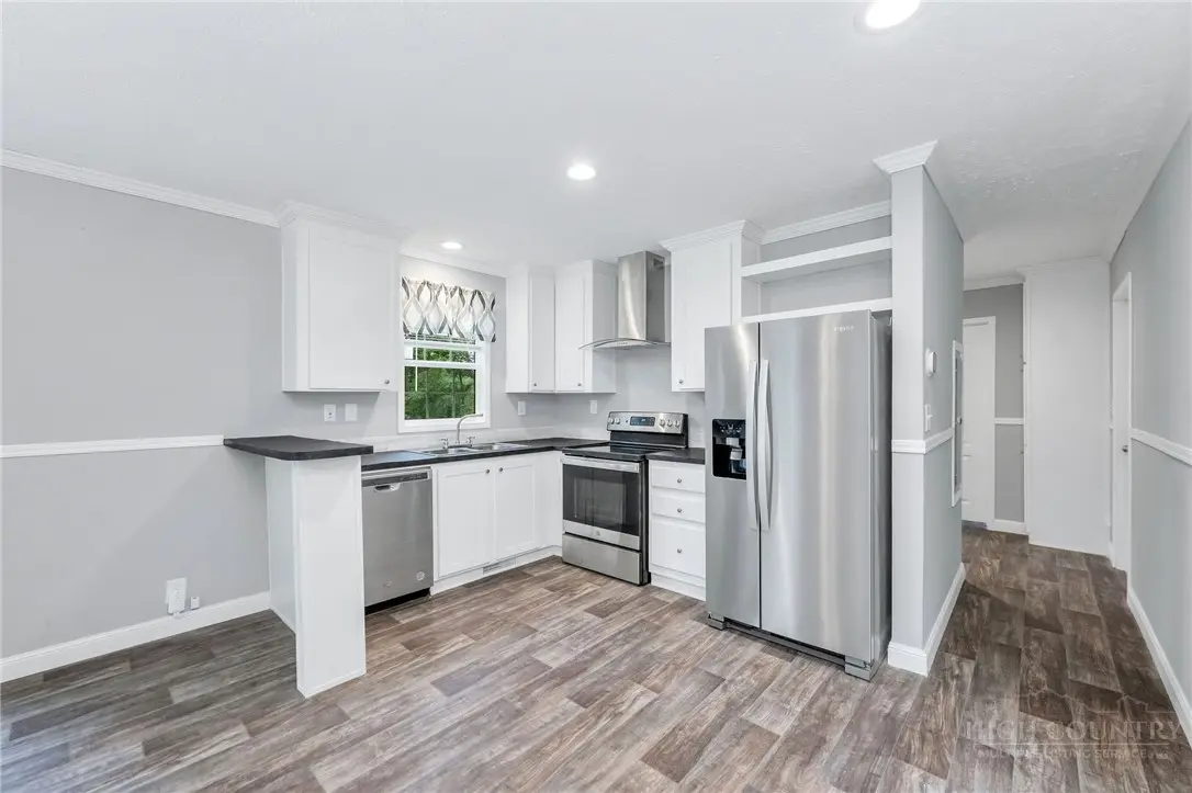 Image number 2 for the current listing