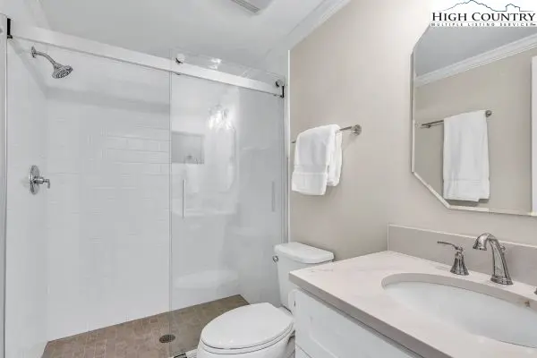 Image number 6 for the current listing