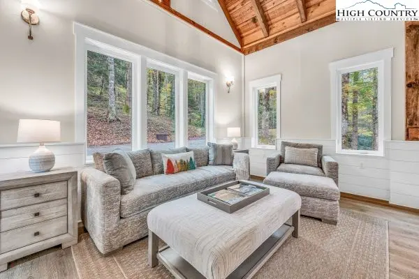 Image number 7 for the current listing