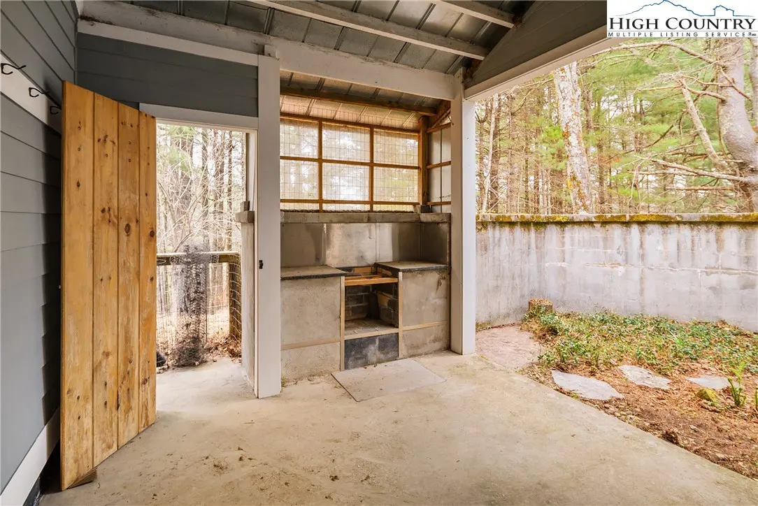 Image number 20 for the current listing