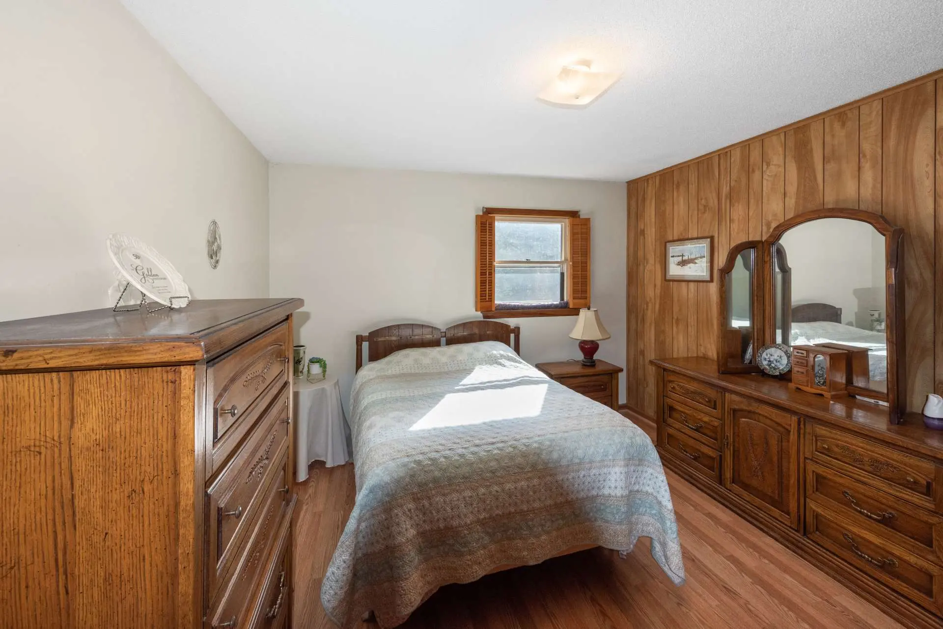 Image number 6 for the current listing
