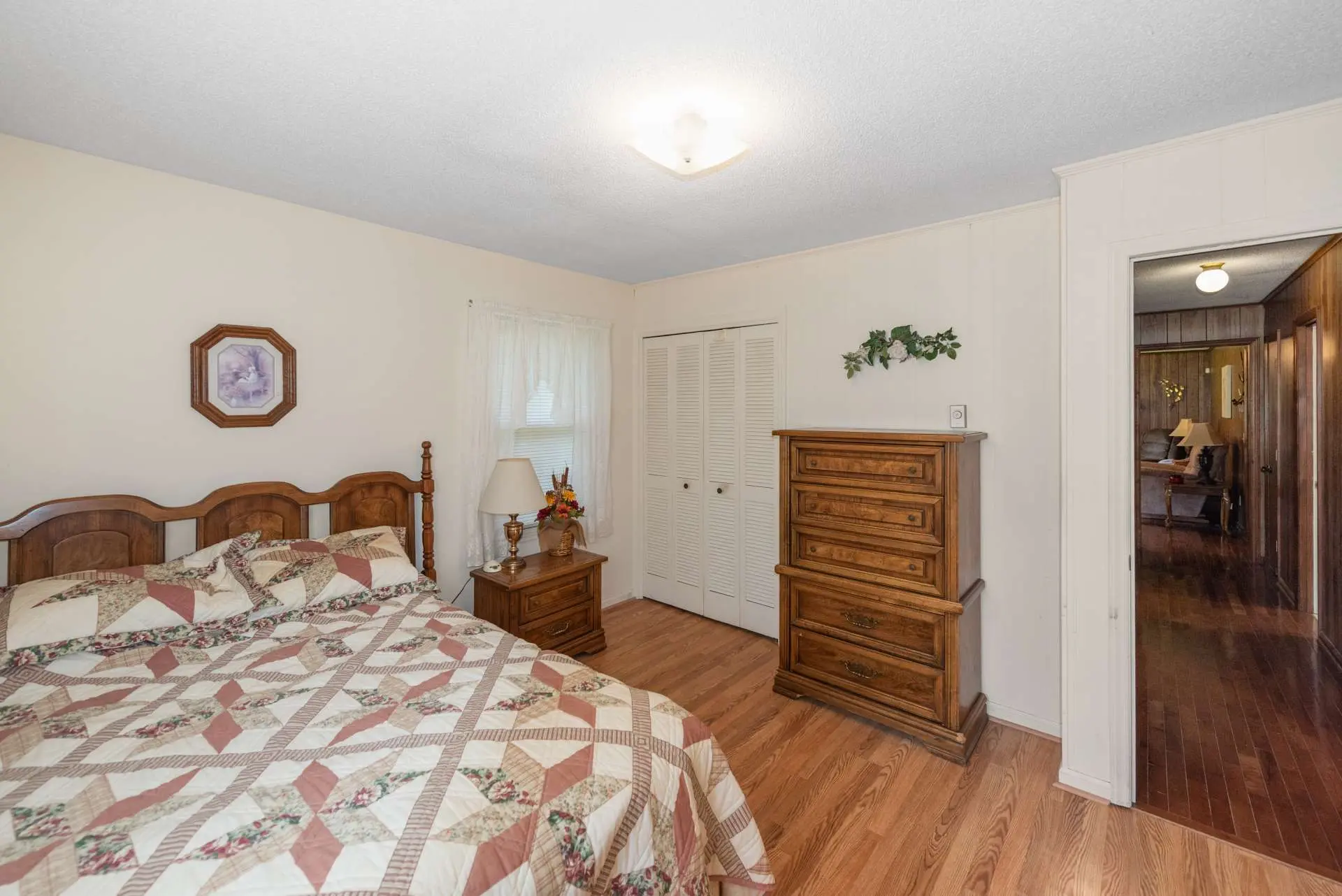 Image number 8 for the current listing