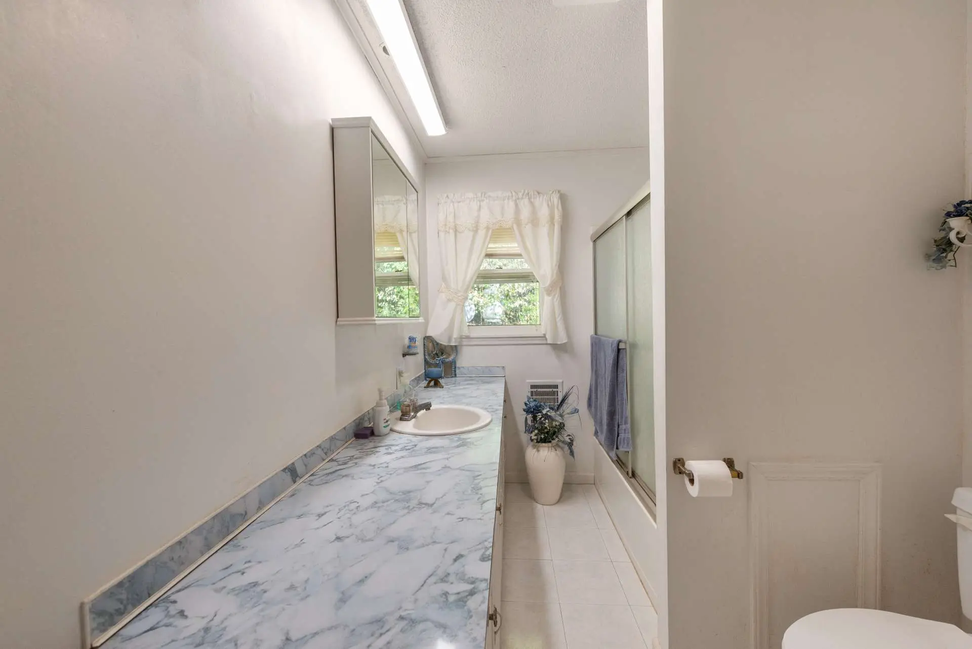 Image number 2 for the current listing