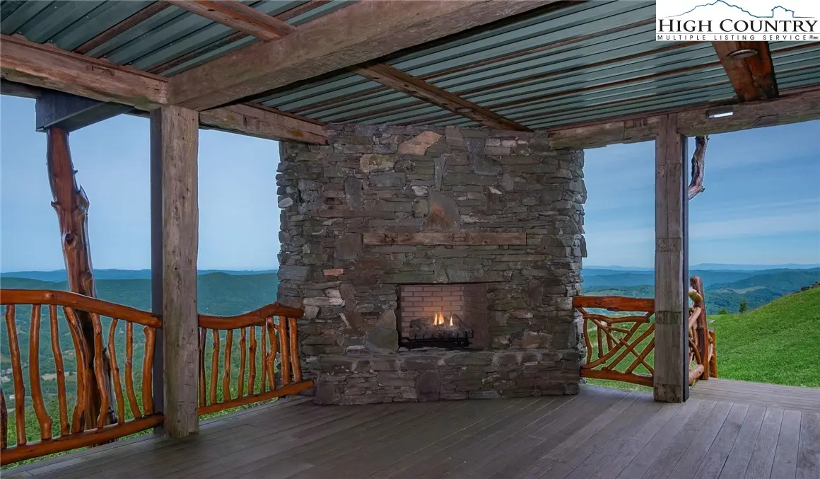 Image number 20 for the current listing