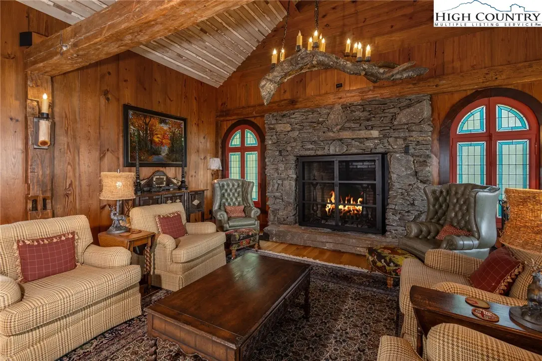 Image number 11 for the current listing